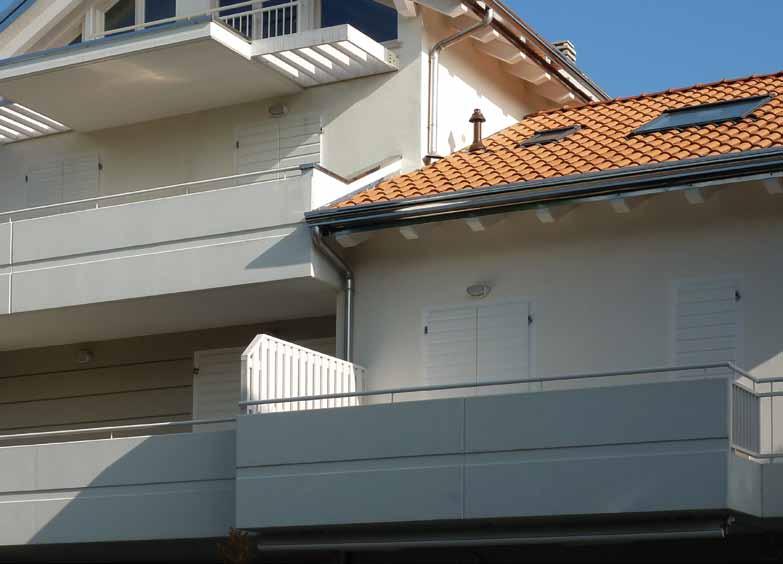 Etna plafoniera da soffitto o da parete per esterno, corpo in alluminio pressofuso verniciato a polveri epossidiche. diffusore in policarbonato opalino.