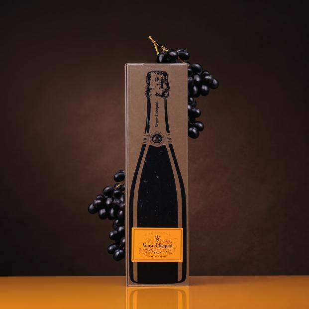 NATURALLY CLICQUOT AZIENDA Naturally Clicquot Ponsardin DESIGNER Naturally Clicquot Ponsardin NAZIONE Francia MATERIALE cartone teso STRUTTURA scatola SITO www.veuve-clicquot.