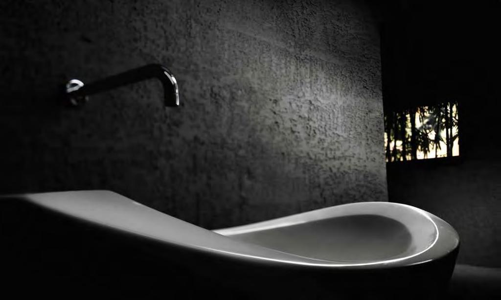 8 sanitari sanitaryware Il bagno è cambiato, non è più una stanza di servizio, è un mondo. Un universo da abitare, che racconta lo stile di vita di chi lo elegge a luogo deputato alla cura di sè.