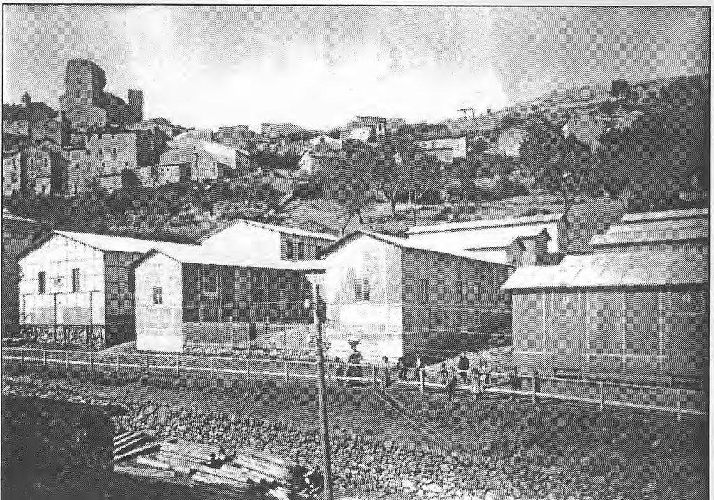RISCHI GEOLOGICI. Pereto fu colpita dal terremoto del 1915 ed ebbe vari edifici più o meno gravemente lesionati e semi-demoliti.