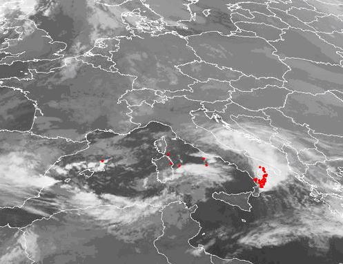 depressionaria con un minimo relativo tra Sardegna e Sicilia e una occlusione a carattere caldo