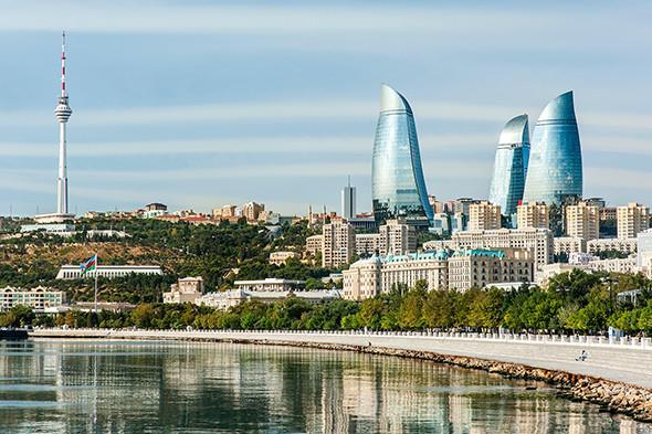 BAKU Baku, conosciuta anche come Baky, è la capitale, la più grande città e il più grande porto dell'azerbaigian e di tutto il