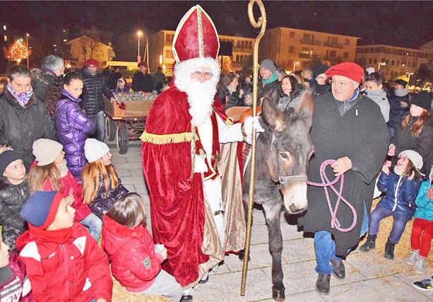 A tutti i bambini che hanno incontrato San Nicolò la sera del 5 dicembre davanti alla Chiesa, sono disponibili le foto scattate durante la consegna dei doni!