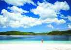 Posizione: Fraser Island, l isola di sabbia più grande del mondo, partimonio universale dell Unesco dal 1992, si trova davanti alla costa di Harvey Bay, nel Queensland.