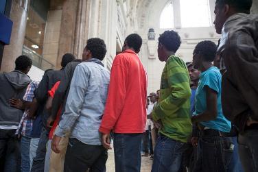 Aggiornamenti sul contesto Nel 2015 più di 1 milione di persone in fuga da guerre e persecuzioni ha attraversato il Mediterraneo: di questo milione di migranti 153mila sono sbarcati in Italia.