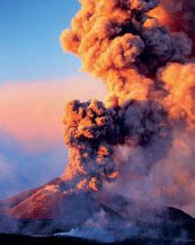 rocce di oceani perduti (Val d Aosta, Monviso, Appennino ligure) e grandi vulcani attivi quali l Etna e il Vesuvio.