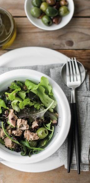 Tonno ai semi di Chia in insalata di riso Venere, olive e misticanza Difficoltà: bassa Costo: medio Preparazione: 10 min. (circa 40 min.