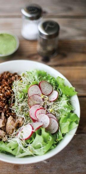 Tonno al lime e wasabi in insalata di farro integrale al pesto, germogli e ravanelli Difficoltà: bassa Costo: medio Preparazione: 15 min. (circa 25 min.