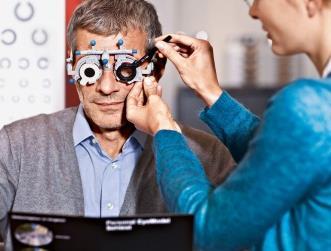 L importanza di una perfetta prescrizione ottica binoculare. La certezza di un perfetto adattamento di una lente oftalmica nasce come sempre in sala refrazione.