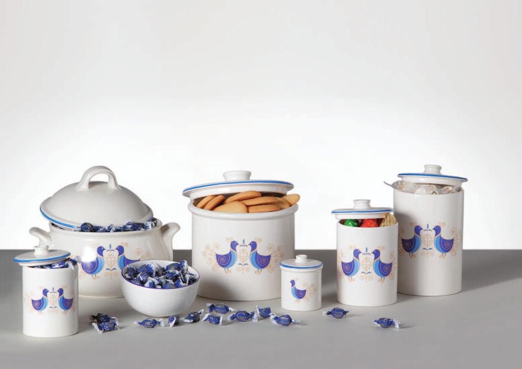 PARALLELO 40 7 3 1 Ceramiche con prodotti alimentari 1 Porto Corallo Coppetta in ceramica con disegno Pavoncelle d. cm.12 S Isula Caramelle al mirto gr.