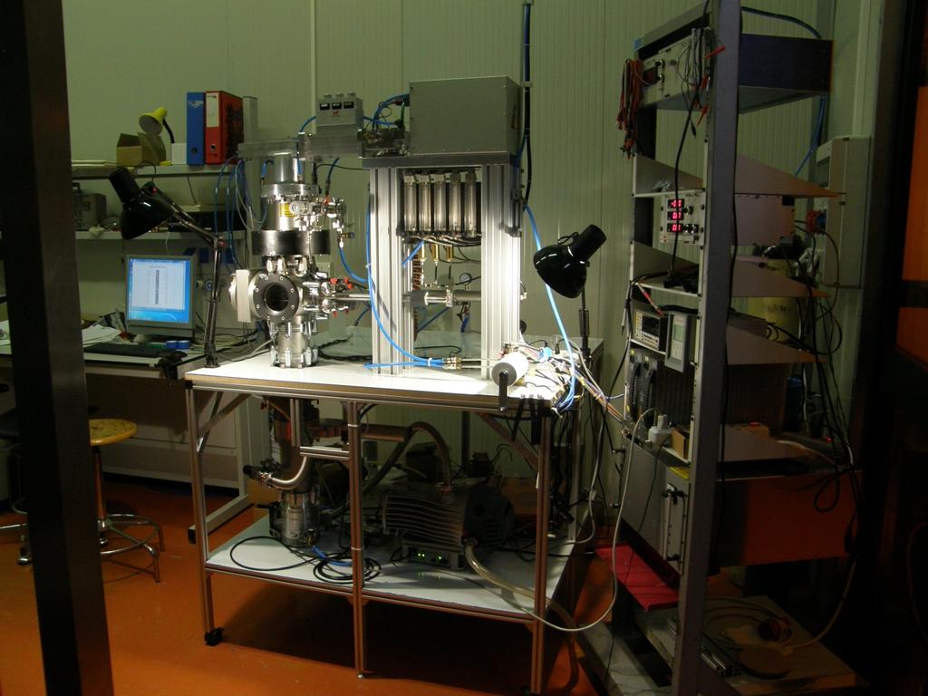 Presso INAF-OAPA è stata realizzata una PE-CVD con risonanza ciclotronica degli elettroni