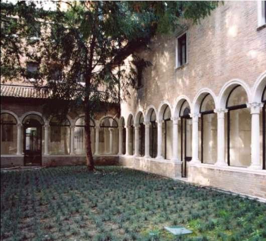3- giardino rinaldo da concorezzo Questo elegante portico a L, costituito da pilastri con capitelli rinascimentali, di pertinenza della biblioteca Oriani, che delimita due dei lati del Giardino