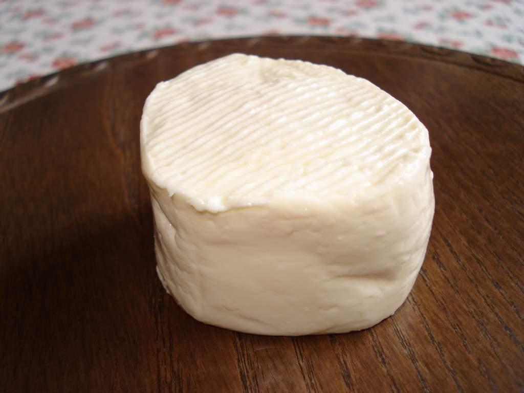 In ordine di importanza sanitaria vale la pena evidenziare come campione di formaggio semiduro (formaggella) di latte crudo di vacca ha presentato la presenza di Listeria monocytogenes in 2 g