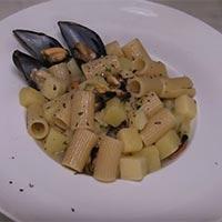 La vostra pasta con patate e cozze è pronta!