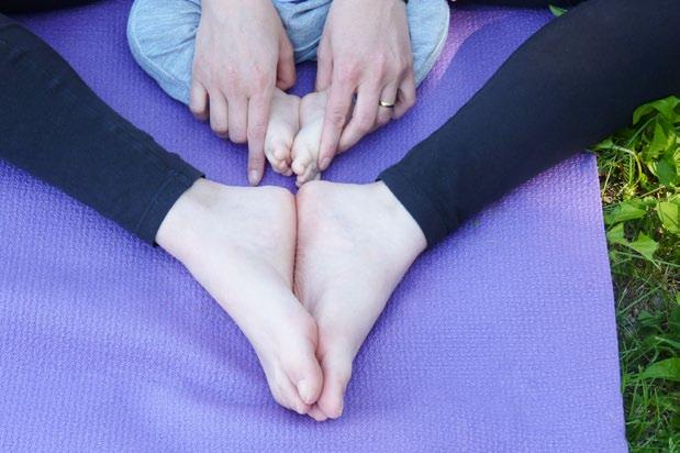 Yoga mamma bebè Perchè Corpo Mente Stimolo Lo Yoga inoltre offre alla mamma a livello fisico gli strumenti per riacquistare tonicità ed elasticità.