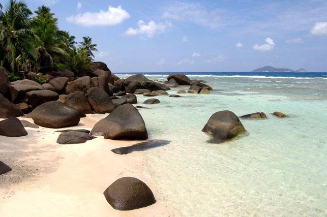 Silhouette Silhouette e la terza isola in ordine di grandezza delle Seychelles e si trova a 30 chilometri dalla costa occidentale di Mahe a lato di North Island.