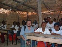 . Gli studenti della scuola di Mandara-Zinder e il Preside Ainardi,