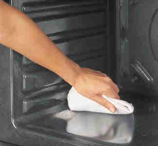 PULIZIA PULIZIA PIROLITICA Grazie al sistema di pulizia pirolitica, il forno è in grado di eliminare tutti i depositi di grasso e residui di cottura