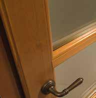 La serratura a tre punti e l ampia scelta di pannelli bugnati e pantografati, completano le dotazioni di un serramento che non