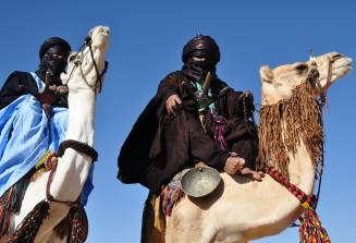 800 metri di altitudine sui monti dell Hoggar L incontro con i Tuareg, gli