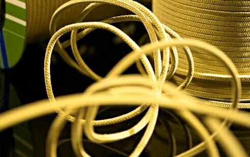 1200 T - Trecce quadre Aramtex a filamento discontinuo 1200 T - Aramtex discontinuous yarn square packings La treccia per rivestimento rulli Aramtex è un manufatto appositamente studiato per