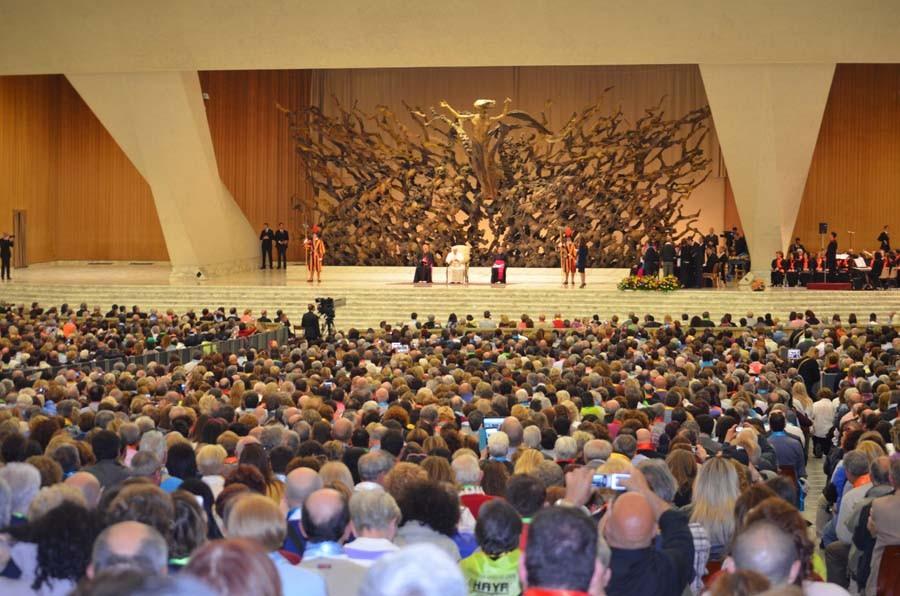 ( ) Ma non è finita ecco arriviamo al 30 aprile e all incontro a Roma nella Sala Nervi, con Papa Francesco, che ci incoraggia alla preghiera, alla lettura della Parola, allo studio, ci domanda e ci