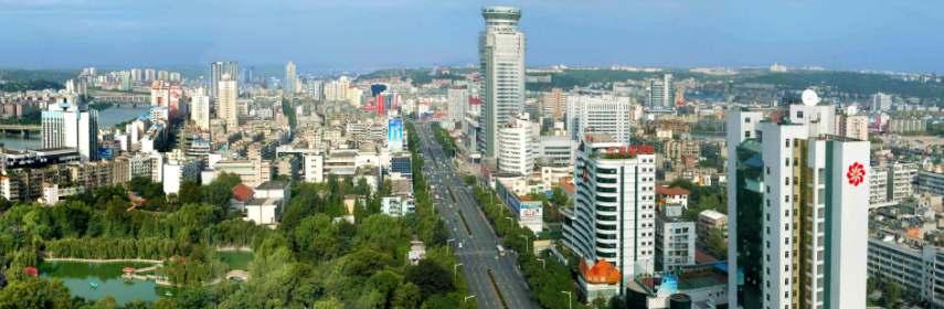 MIANYANG Mianyang, nella parte nord occidentale del Bacino del Sichuan, conta una popolazione di 5.400.000 abitanti.