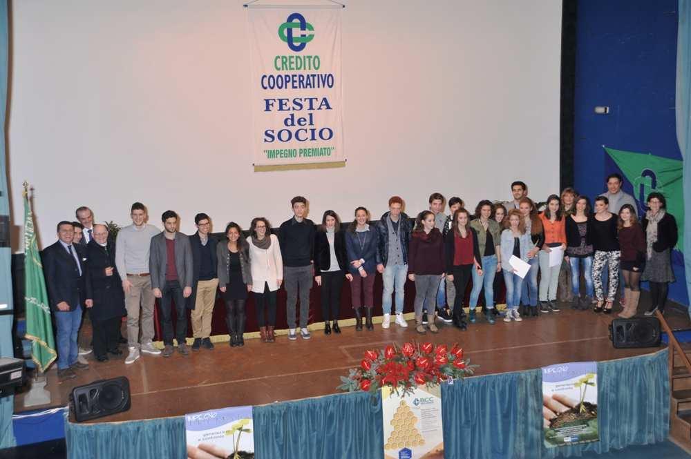 La Bcc di Impruneta ha premiato i migliori studenti http://www.gazzettinodelchianti.it/stampa-articolo.php?id_articolo=4376 1 di 2 18/12/