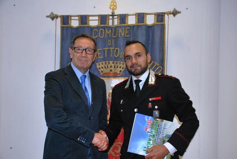 Il Ten. Vanni ha incontrato il Sindaco Questa mattina il sindaco Pasqualino Piunti ha ricevuto il nuovo comandante della compagnia Carabinieri di San Benedetto del Tronto, il ten. Marco Vanni.