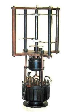 Diversamente dalle «petites Curie» progettate da Maria Curie, che utilizzavano tubi raddrizzatori tipo Villard a vapori di mercurio (oppure particolari raddrizzatori di tipo elettrolitico) l impianto