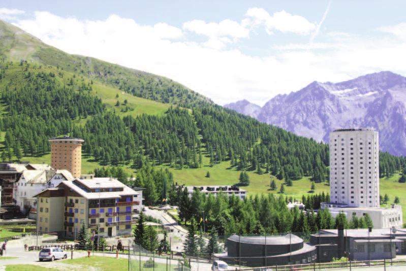 Sestriere: la sede del Festival Sestriere: the location of the Festival Il Comune di Sestriere sorge a 2035 metri sul colle omonimo a cavallo della Val Chisone e della Valle di Susa, in Piemonte, a