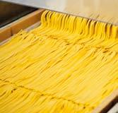 tagliatelle e pappardelle prodotte con semola di grano duro e col 35% di uova che ne conferisce il caratteristico colore giallo vivo ed un sapore