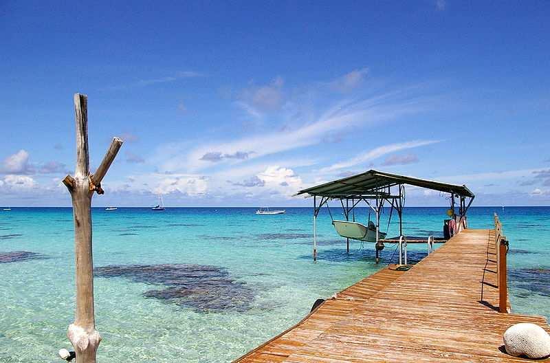 Bora Bora detta la Perla del Pacifico è forse l'isola più famosa della Polinesia, quella che maggiormente ha ispirato la fantasia degli artisti. A 260 km.