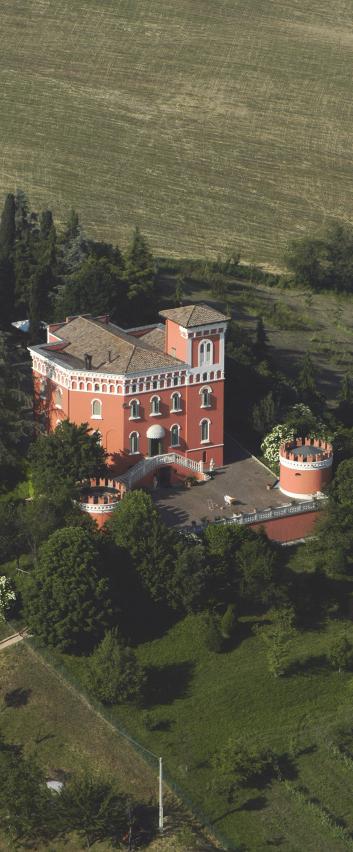 Al centro dell area, invece, la vecchia chiesa di Montecavolo. domina l accesso alla valle del Modolena.