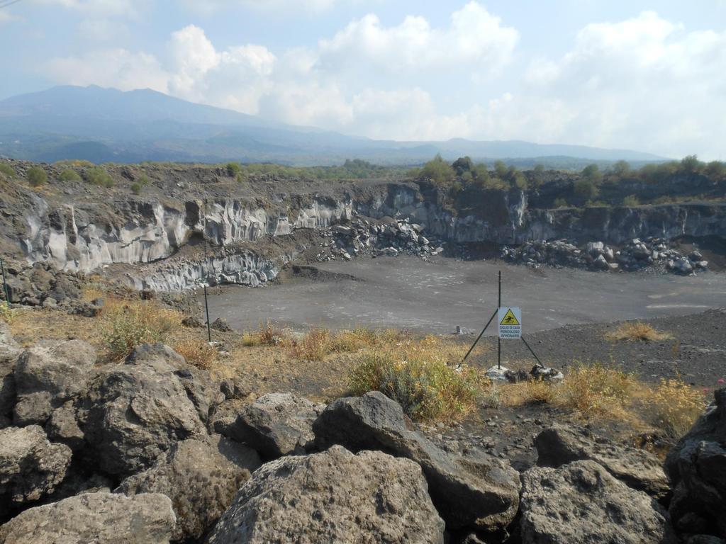 BASALTO LAVICO ROCCIA ERUTTIVA EFFUSIVA