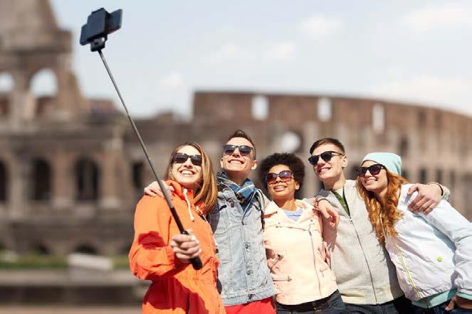 Metadazione e luoghi «topici» per Selfie Esempio di ricerca per scovare i luoghi dei Selfie, le varie fasi possibili: Raccolta di autoscatti disponibili su i social media (ad esempio Flickr che