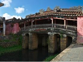 Arrivo e trasferimento ad Hoi An. Sistemazione nell albergo riservato. Tempo libero a disposizione.