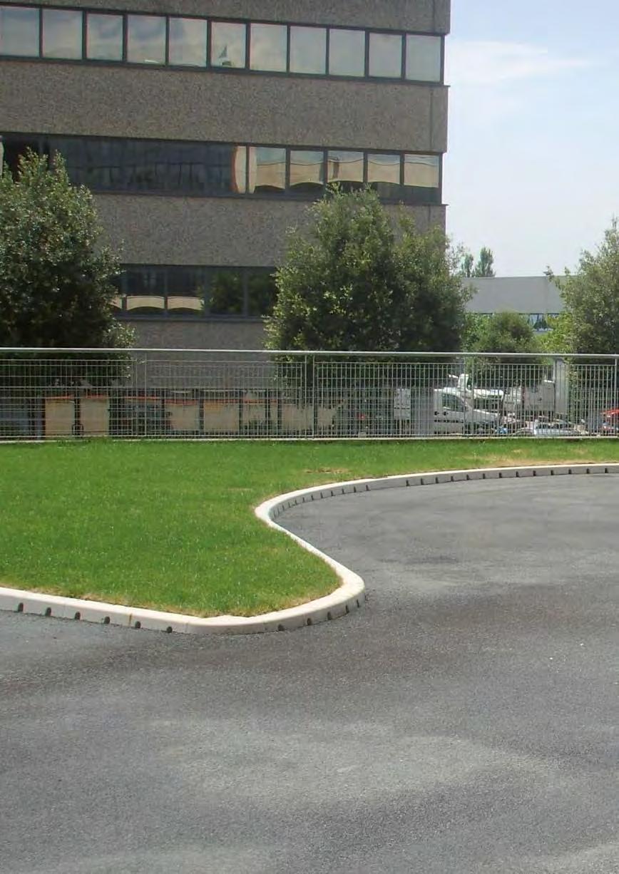 KerbDrain Euroline 1 8 ACO KerbDrain - Cordolo drenante Introduzione p. 142 Elementi lineari p. 147 Elemento d ispezione p. 148 Elementi obliqui p. 148 KerbDrain SP 280 Elementi centrali ribassati p.