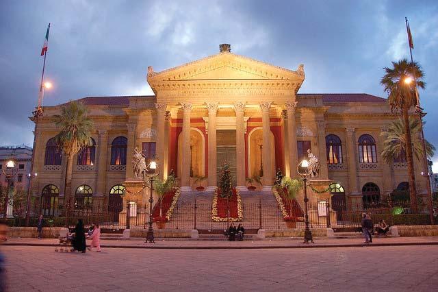 Half Day Walking Tour Il cuore del centro Storico in passeggiata 20 Ottobre 2017 Partenza ore 15.