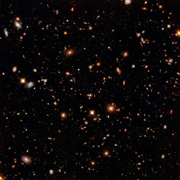 In questa immagine si rivelano ~10 4 galassie con morfologie (forme), dimensioni apparenti e
