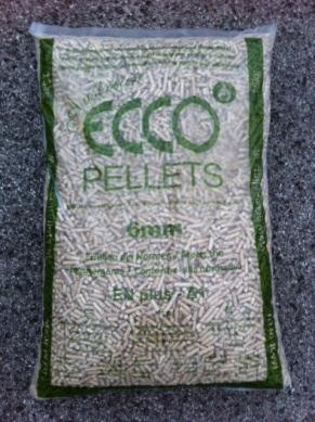 POTERE CALORICO: 5,2 kwh/kg CENERI: 0,4% PELLET ECCO PELLETS PELLET: 100% Conifera -Chiaro