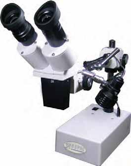 Codice 4000915 Microscopio stereoscopico con tubo binoculare inclinato di 45. Distanza interpupillare regolabile tra 51 e 75 mm Illuminazione incidente 12V, 10W.