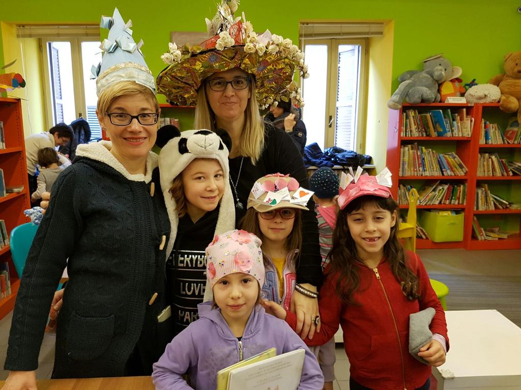 per Emma il cappellaio prepara un cappello da fata che porta a ogni bimbo la sua famiglia,