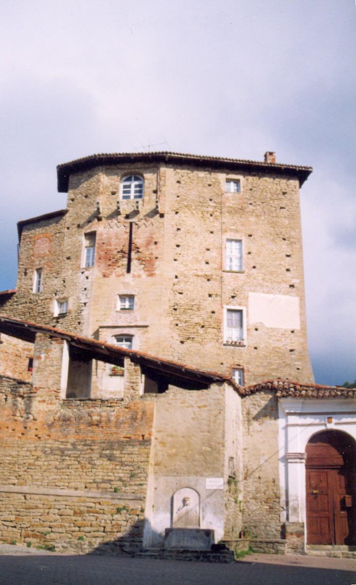 Il castello di Borgomale (appartenuto ai Conti