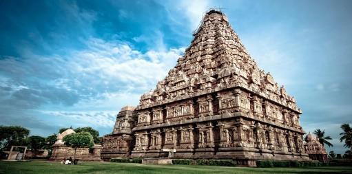 A seguire visiteremo l ashram Aurobindo, il tempio Manakula Vinayagar, dedicato a Ganesh e conosciuto in quanto custode di 40 fregi squisitamente dipinti, Nehru Market e Raj Niwas.