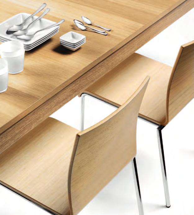 S260 È una sedia solida, di classe, che mostra una lavorazione accurata in cui legno e metallo combaciano alla perfezione.