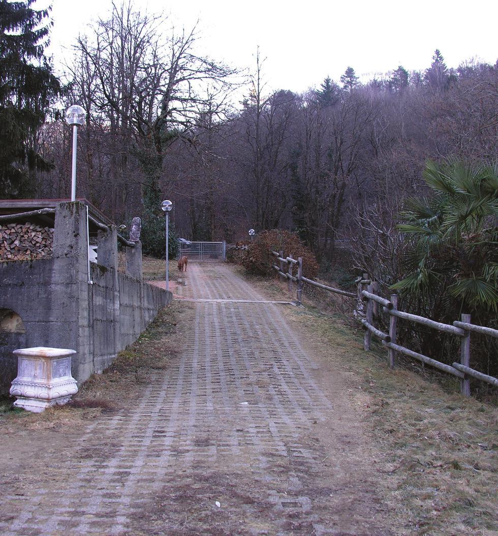 Casale di campagna Magnifica proprietà di 5 000 m2 con casale di campagna, piscina e possibilità di usufruire di ulteriori 15 000 m2 di terreno agricolo con stalle Vi è la possibilità