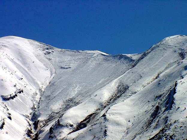 CONDIZIONI FAVOREVOLI AL DISTACCO DI VALANGHE PRESENZA DI PENDII RIPIDI E UNIFORMI PENDII CONVESSI VERSO