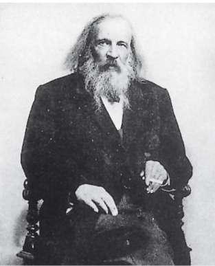 2. Il sistema periodico di Mendeleev Nel 1869 Dmitrij Mendeleev ordinò i 63 elementi noti in base alla massa atomica crescente, e costruì la prima tavola periodica