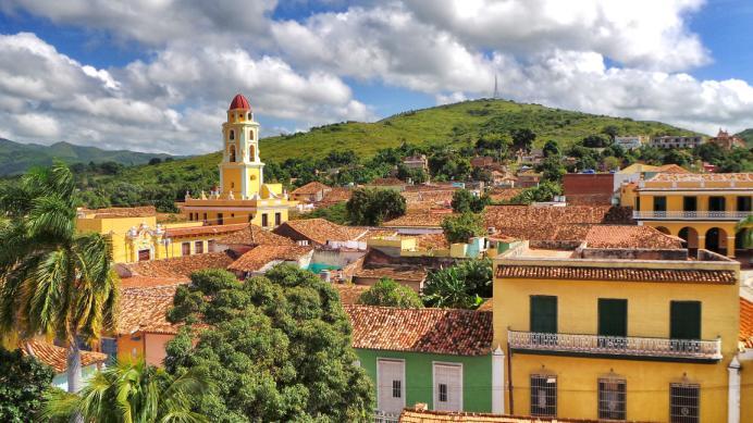 4 giorno: Avana/Santa Clara Partenza per Santa Clara: arrivo e visita panoramica della città e alla Piazza della Rivoluzione dove si trova il Mausoleo Comandante Ernesto Che Guevara, enorme complesso